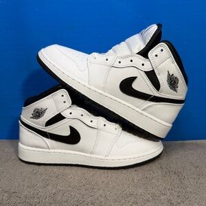 Jordan 1 mid
Gs
Reverse panda
Brand new